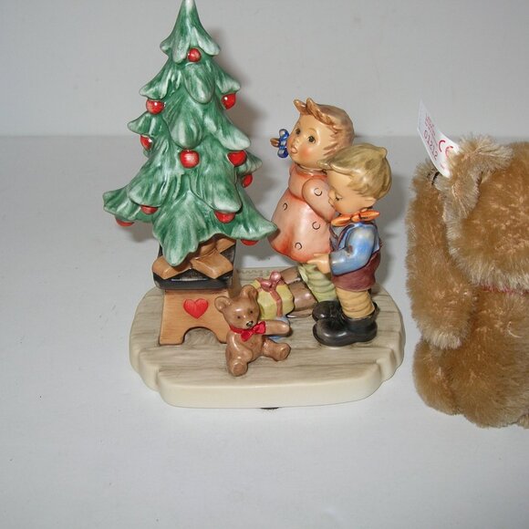 Goebel Hummel  Figurine “WONDER OF CHRISTMAS” #2015 TMK7 w/Teddy 7" Tall MINT - Picture 2 of 13